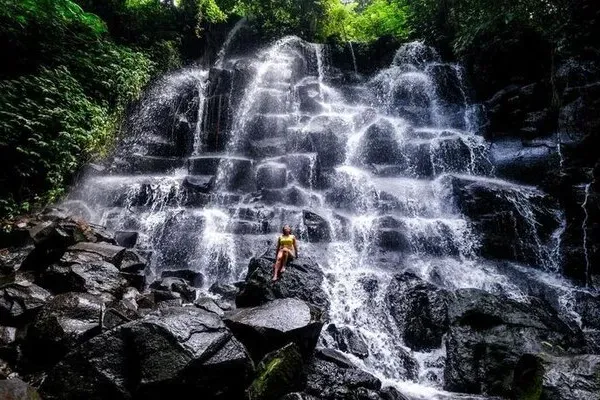 Kanto Lampo Waterfall