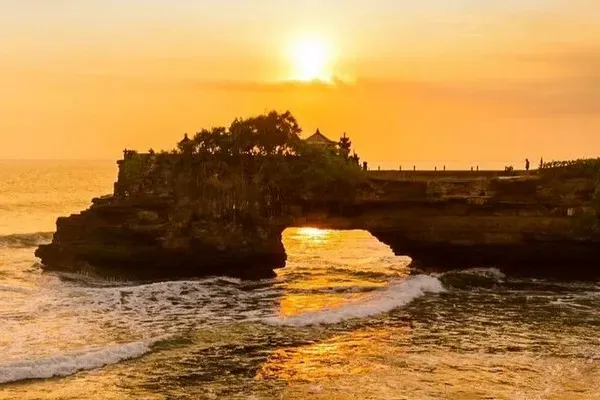 Batu Bolong Temple