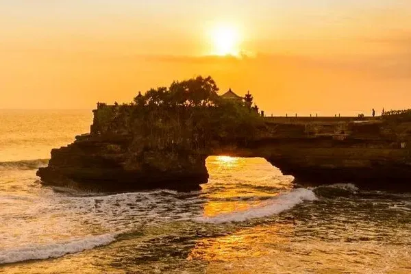 Batu Bolong Temple