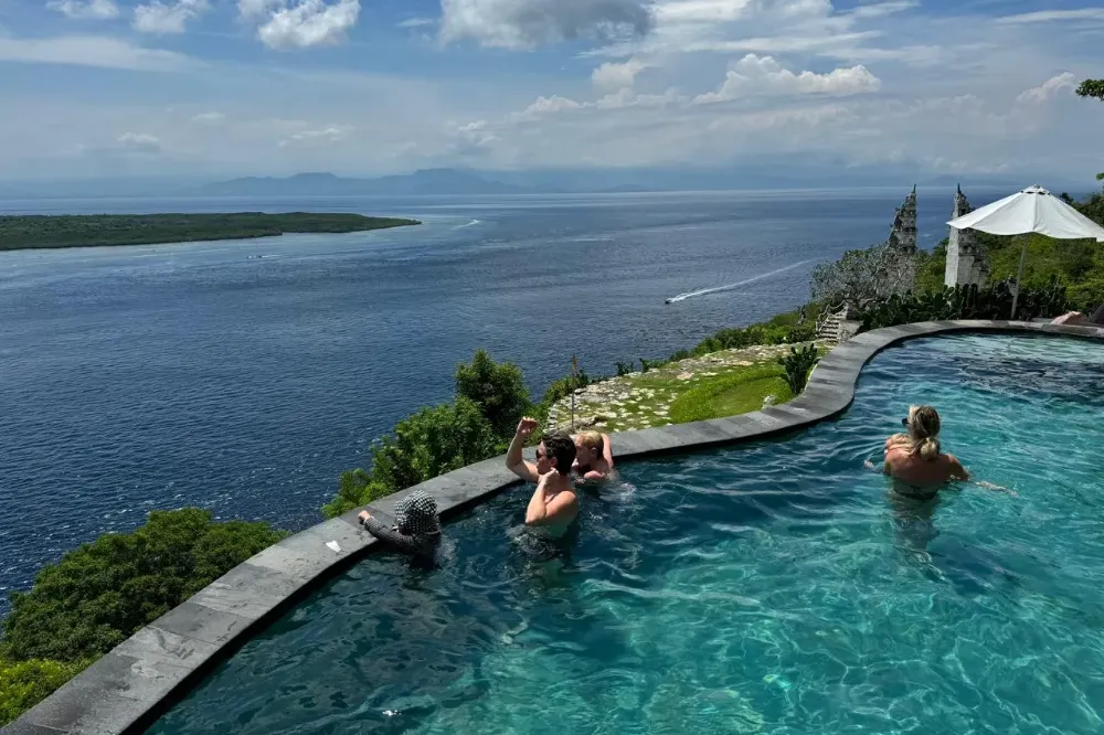 Infinity Pool in Restaurant
